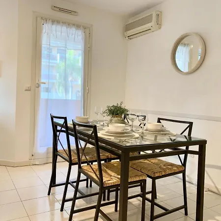 Admiral Plazza דירה מנטון