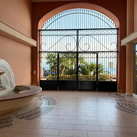 Admiral Plazza アパート